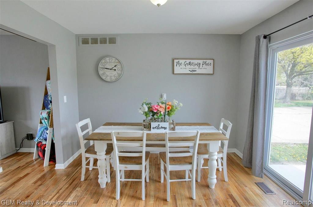 22434 Tuck Road Farmington Hills, MI 48336 - Photo 8 of 24