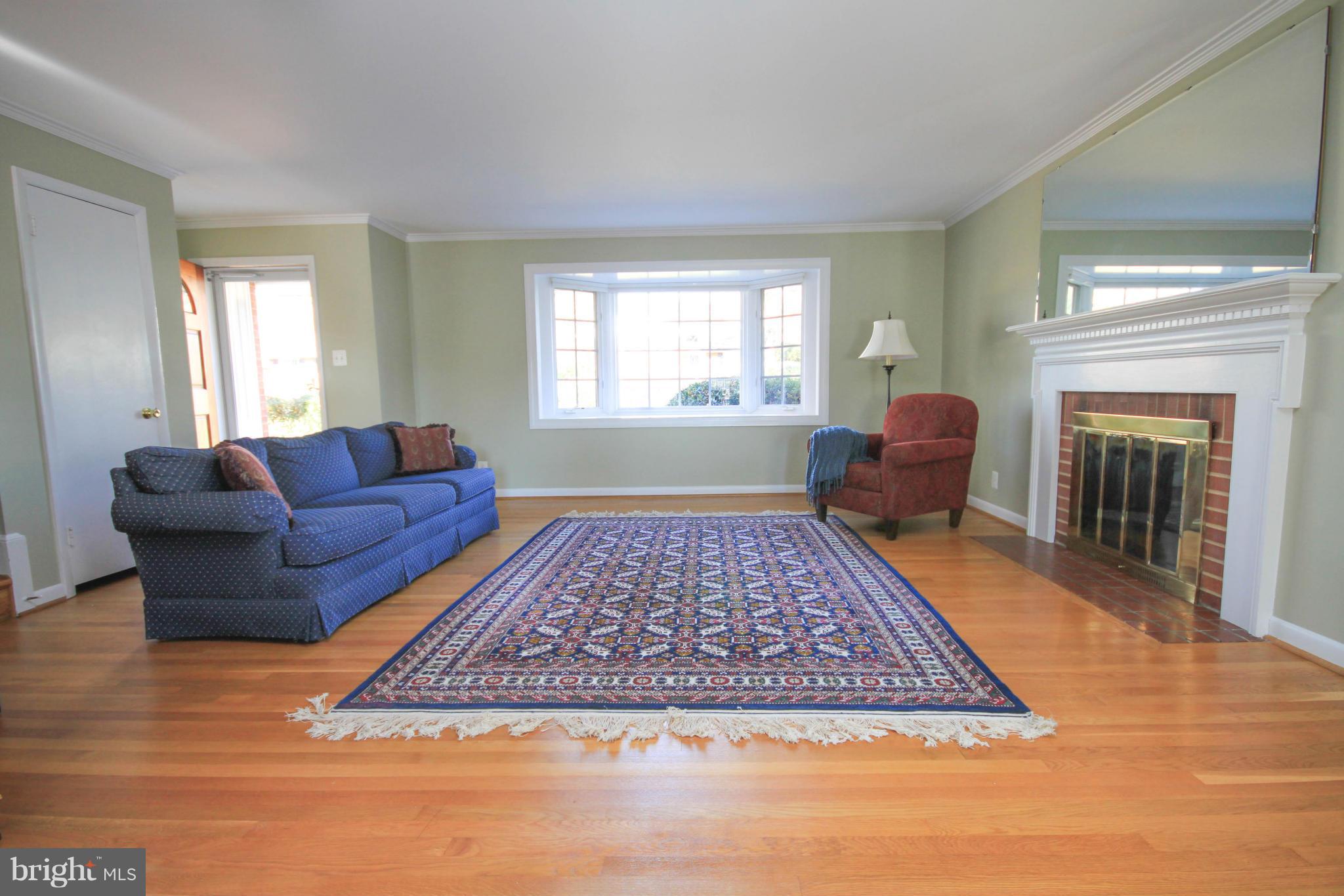 6937 Hector Road McLean, VA 22101 - Photo 3 of 13 Living Room