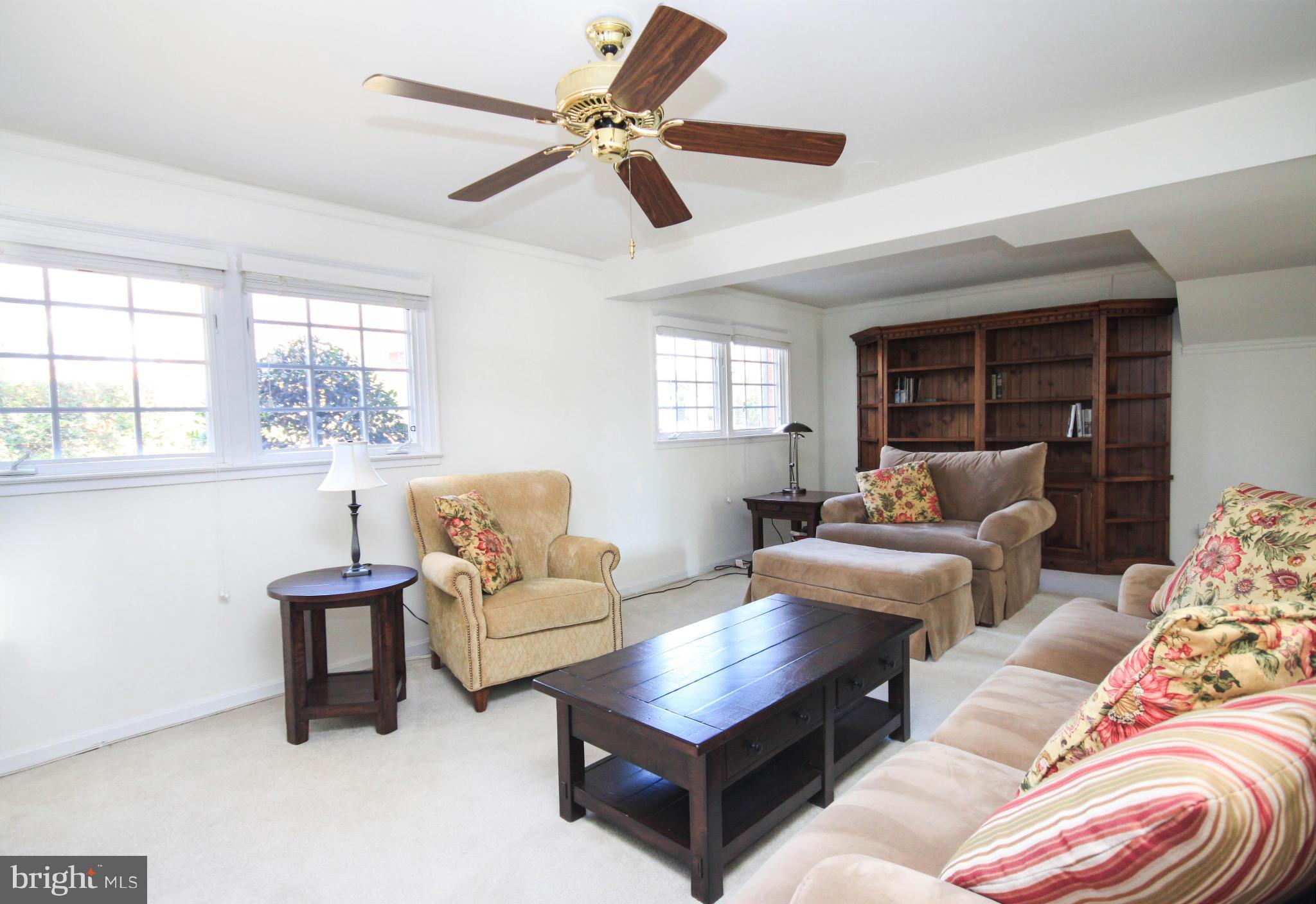 6937 Hector Road McLean, VA 22101 - Photo 8 of 13 Family Room