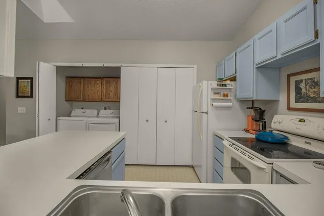 $219,900 | 14210 44th Place North, Unit 6, Plymouth, MN 55446