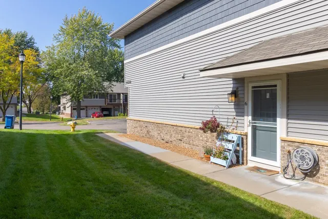 $219,900 | 14210 44th Place North, Unit 6, Plymouth, MN 55446