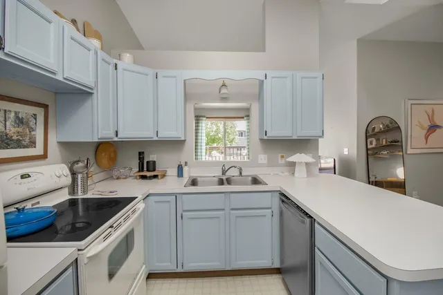 $219,900 | 14210 44th Place North, Unit 6, Plymouth, MN 55446