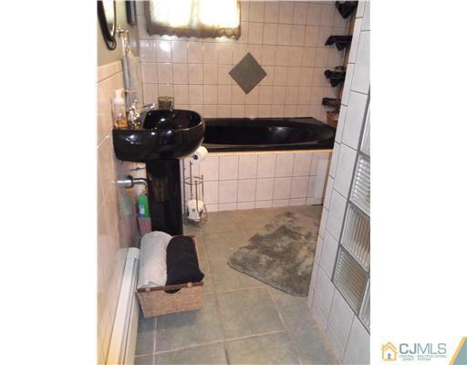 787 King Georges Road Fords, NJ 08863 - Photo 15 of 25 Gallery Image 15