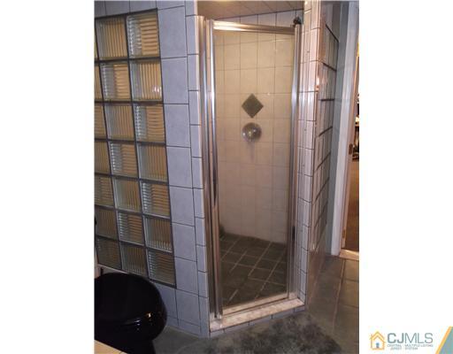 787 King Georges Road Fords, NJ 08863 - Photo 16 of 25 Gallery Image 16