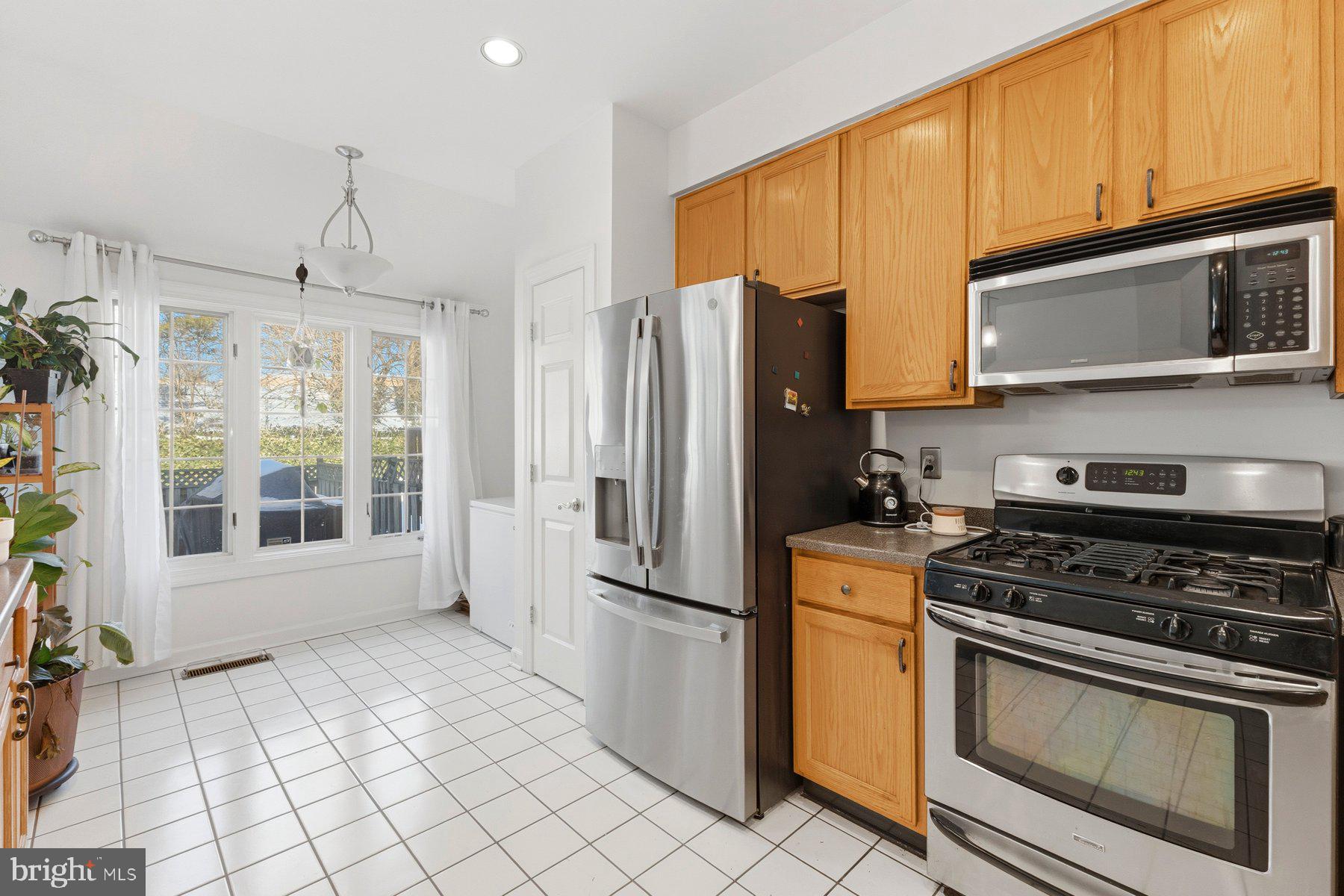 3632 Ransom Place Alexandria, VA 22306 - Photo 8 of 33 a kitchen with stainless steel appliances granite countertop a stove a refrigerator and a microwave