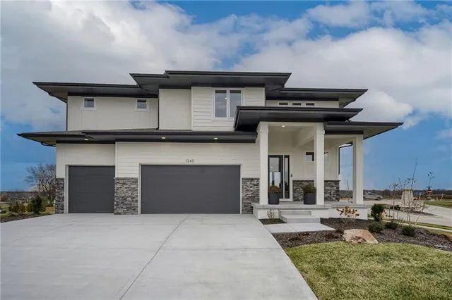 $868,702 | 12411 West 182nd Court, Overland Park, KS 66013