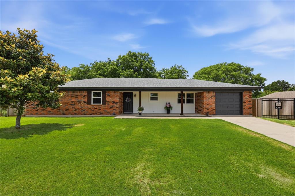 1005 North Miller Street Decatur, TX 76234 - Photo 2 of 30