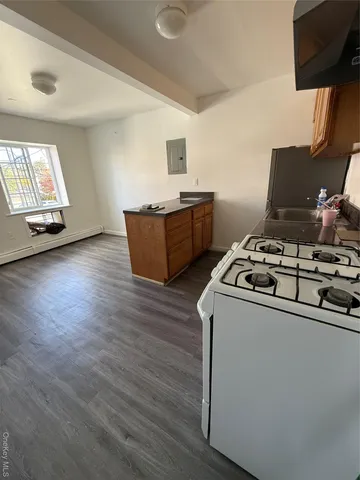 $2,000 | 1550 Parker Street | Westchester Village