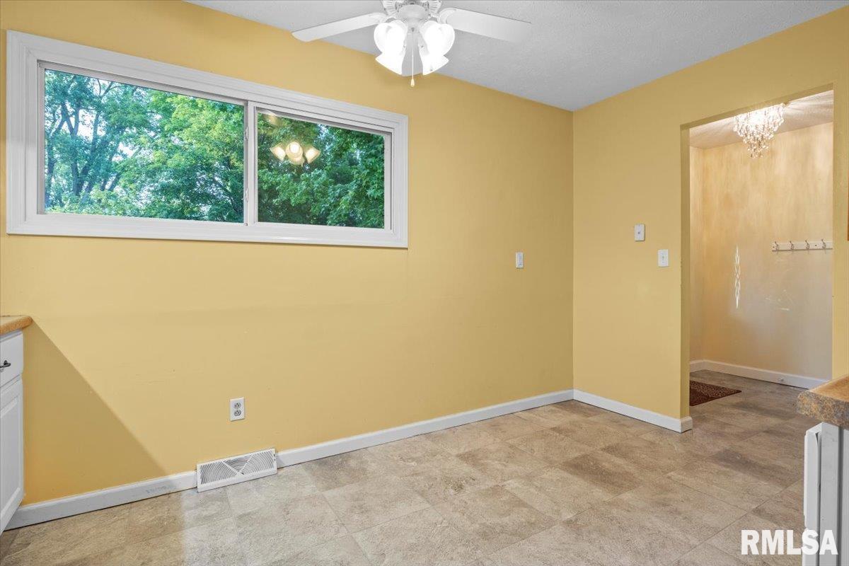 726 Deerfield Road Chatham, IL 62629 - Photo 11 of 40 Gallery Image 11