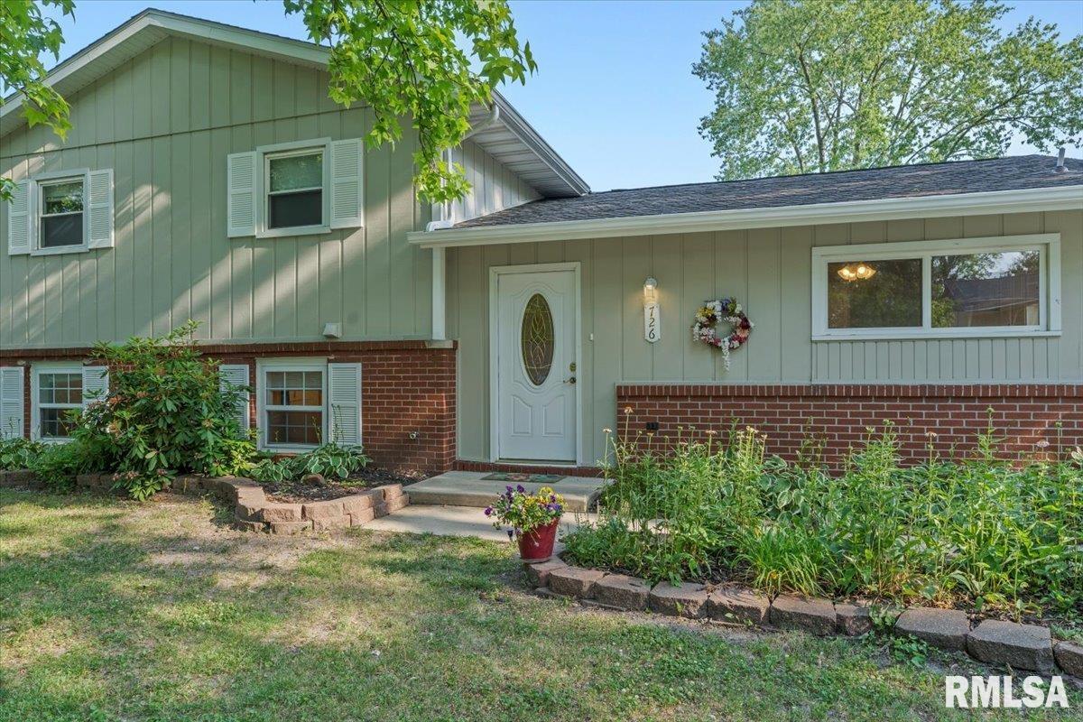 726 Deerfield Road Chatham, IL 62629 - Photo 2 of 40 Gallery Image 2