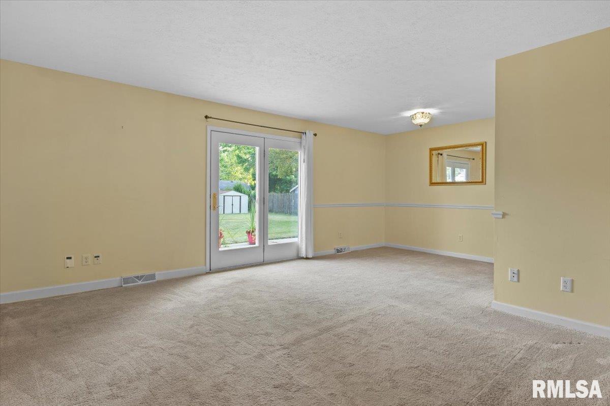726 Deerfield Road Chatham, IL 62629 - Photo 4 of 40 Gallery Image 4