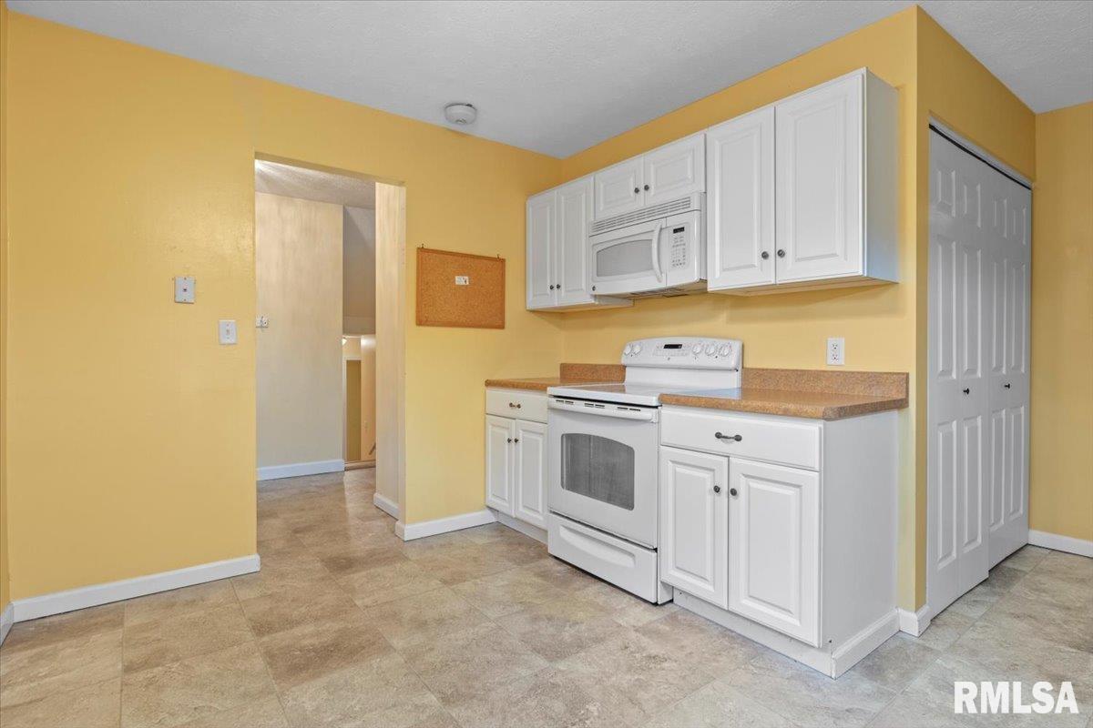 726 Deerfield Road Chatham, IL 62629 - Photo 9 of 40 Gallery Image 9