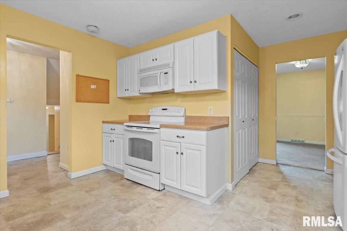 726 Deerfield Road Chatham, IL 62629 - Photo 10 of 40 Gallery Image 10