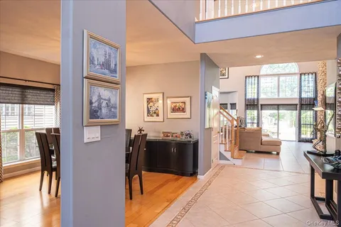 $1,099,000 | 10 Windwatch Drive, Hauppauge, NY 11788