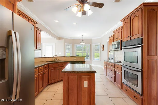 $580,000 | 2180 Belmarie Drive, Southaven, MS 38672