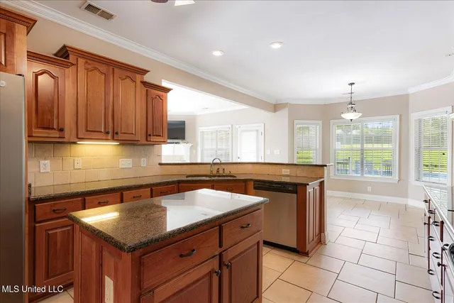 $580,000 | 2180 Belmarie Drive, Southaven, MS 38672