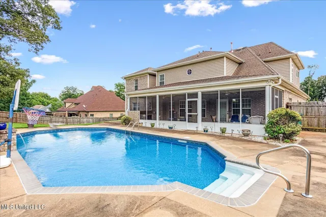 $580,000 | 2180 Belmarie Drive, Southaven, MS 38672