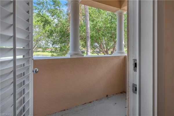 a view of a window in an empty room