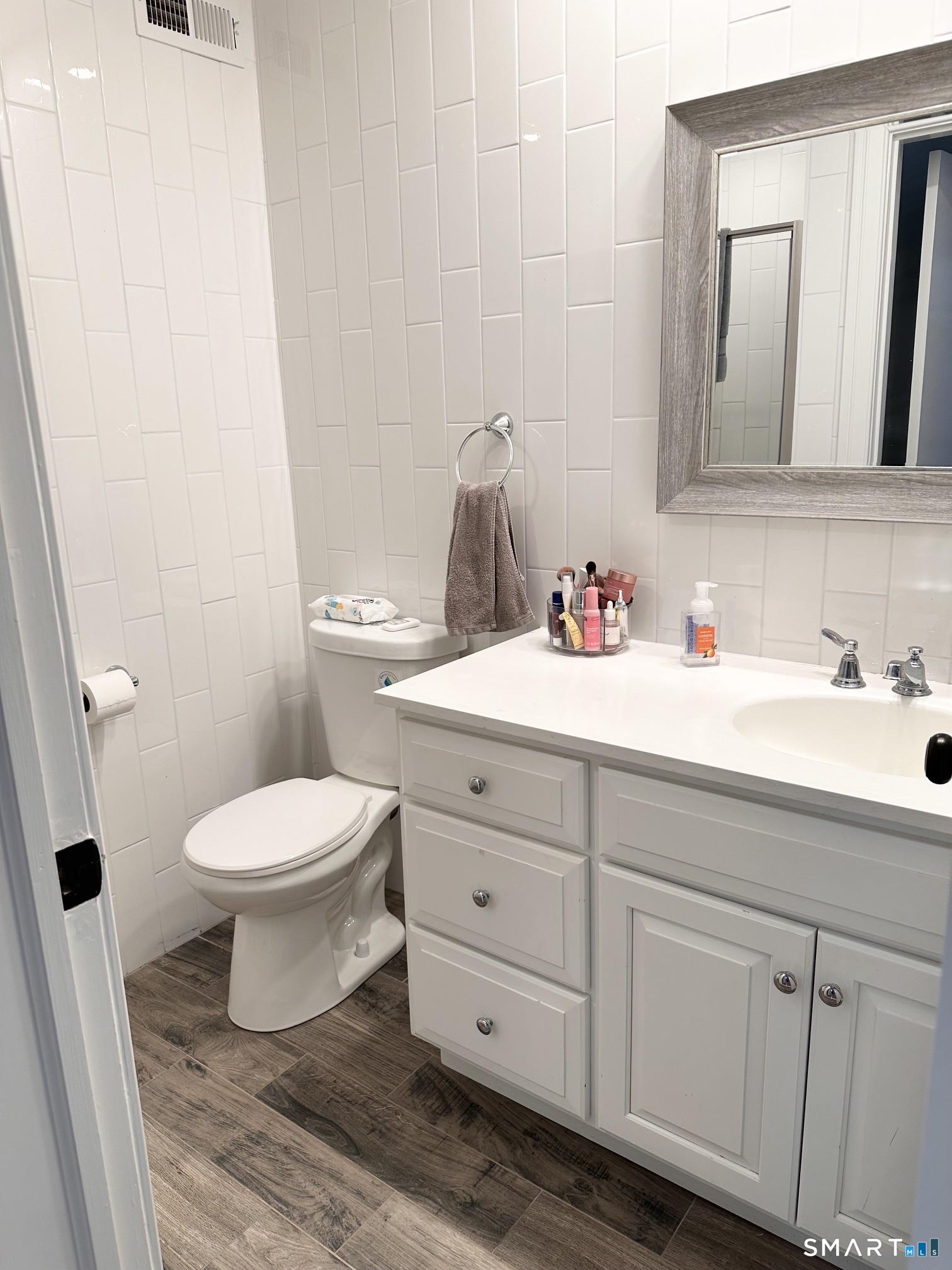 5 Bishop Road, Unit 101 West Hartford, CT 06119 - Photo 5 of 18 Remodeled.