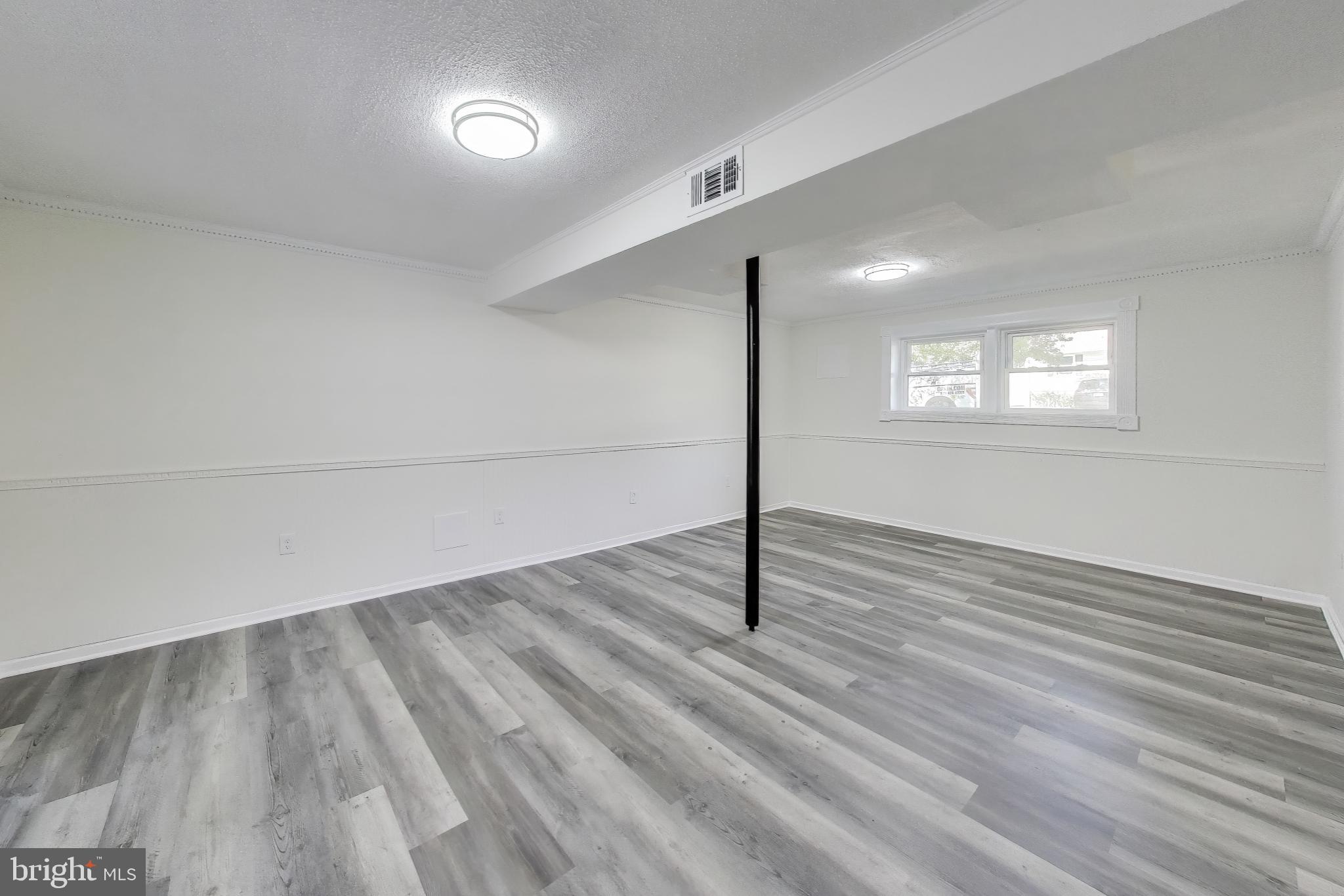18905 Red Oak Lane Triangle, VA 22172 - Photo 19 of 38 a view of an empty room and window