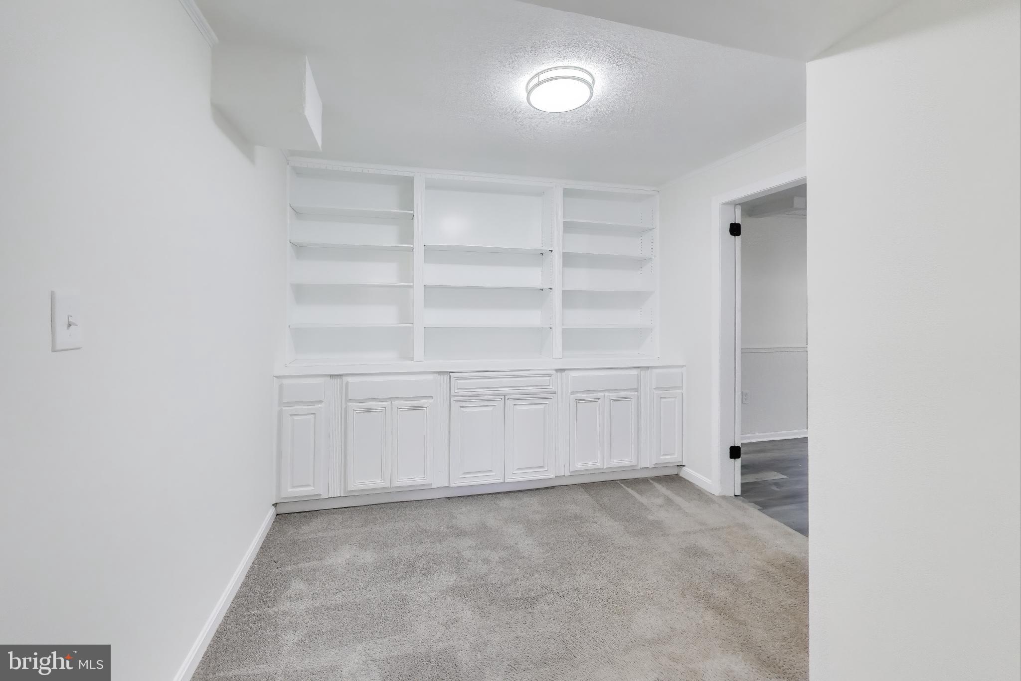 18905 Red Oak Lane Triangle, VA 22172 - Photo 21 of 38 a view of an empty walk in closet