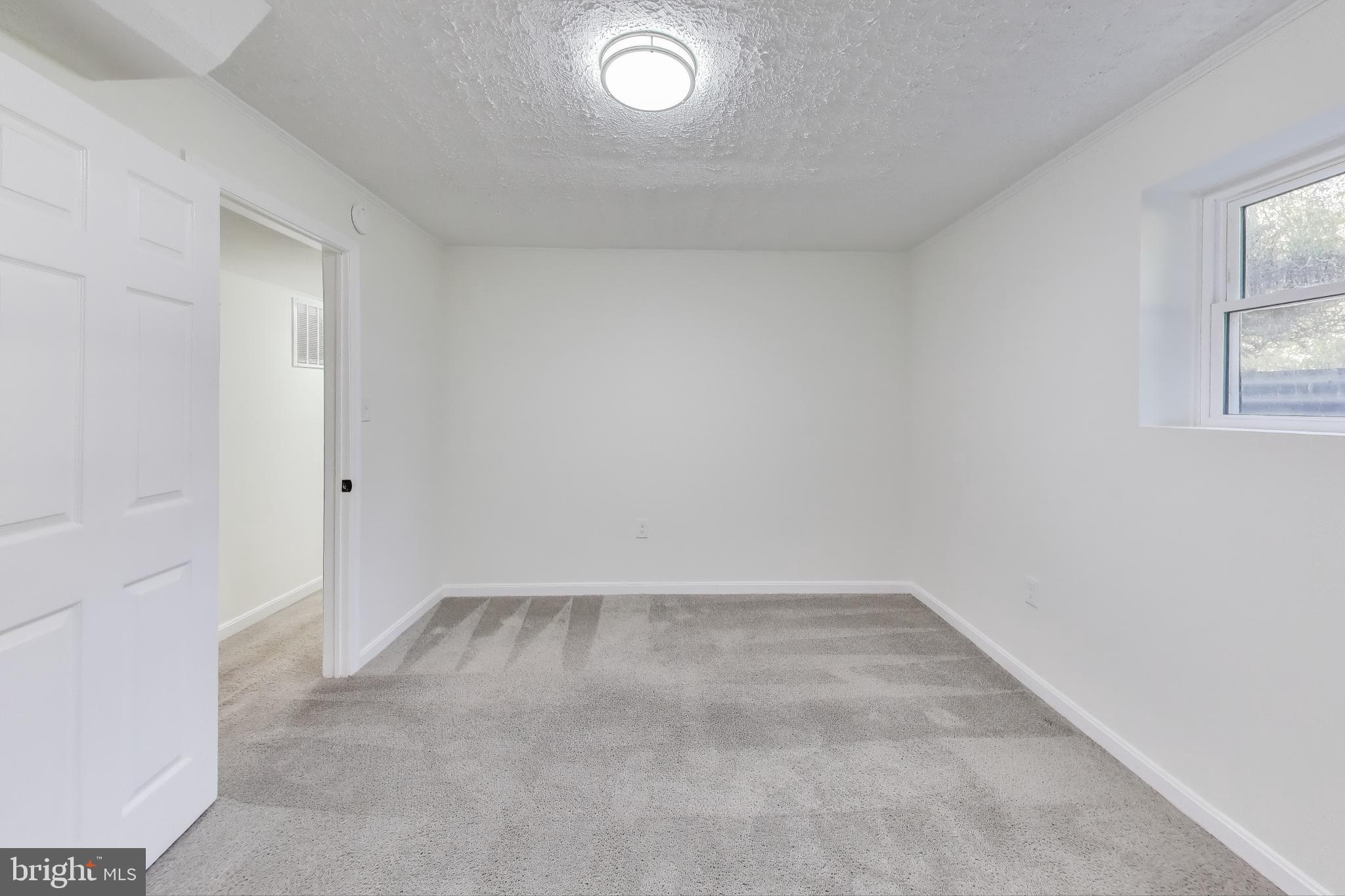 18905 Red Oak Lane Triangle, VA 22172 - Photo 23 of 38 an empty room with a window