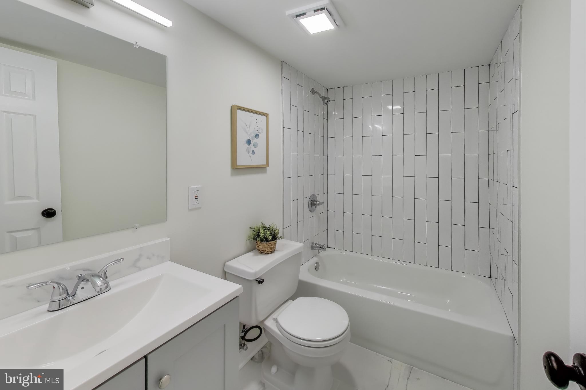 18905 Red Oak Lane Triangle, VA 22172 - Photo 27 of 38 a bathroom with a bathtub shower sink mirror vanity and toilet