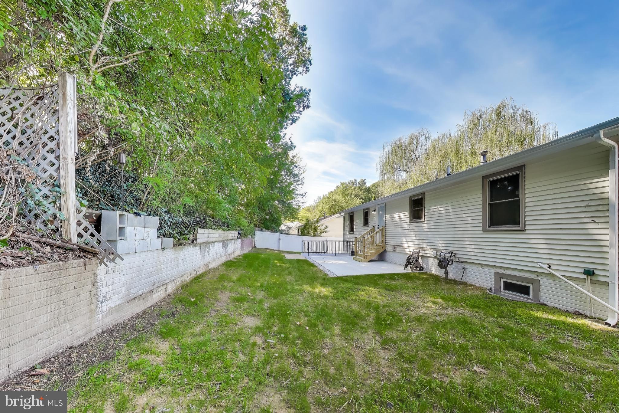 18905 Red Oak Lane Triangle, VA 22172 - Photo 34 of 38 a view of a backyard with a garden