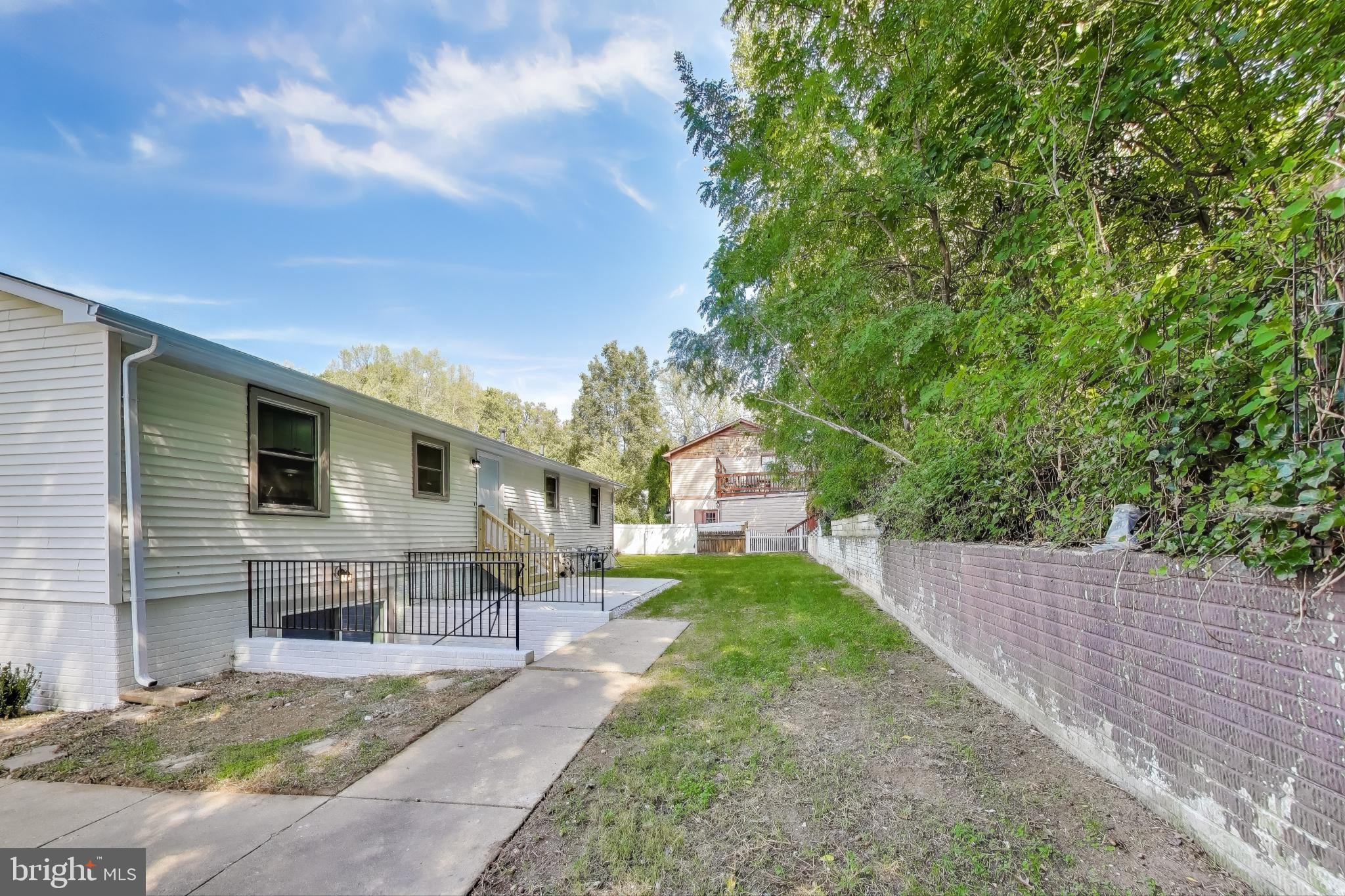 18905 Red Oak Lane Triangle, VA 22172 - Photo 35 of 38 a house view with a backyard space