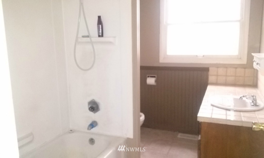 18443 Albany Street Southwest Rochester, WA 98579 - Photo 5 of 7
