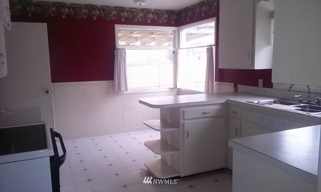 18443 Albany Street Southwest Rochester, WA 98579 - Photo 6 of 7