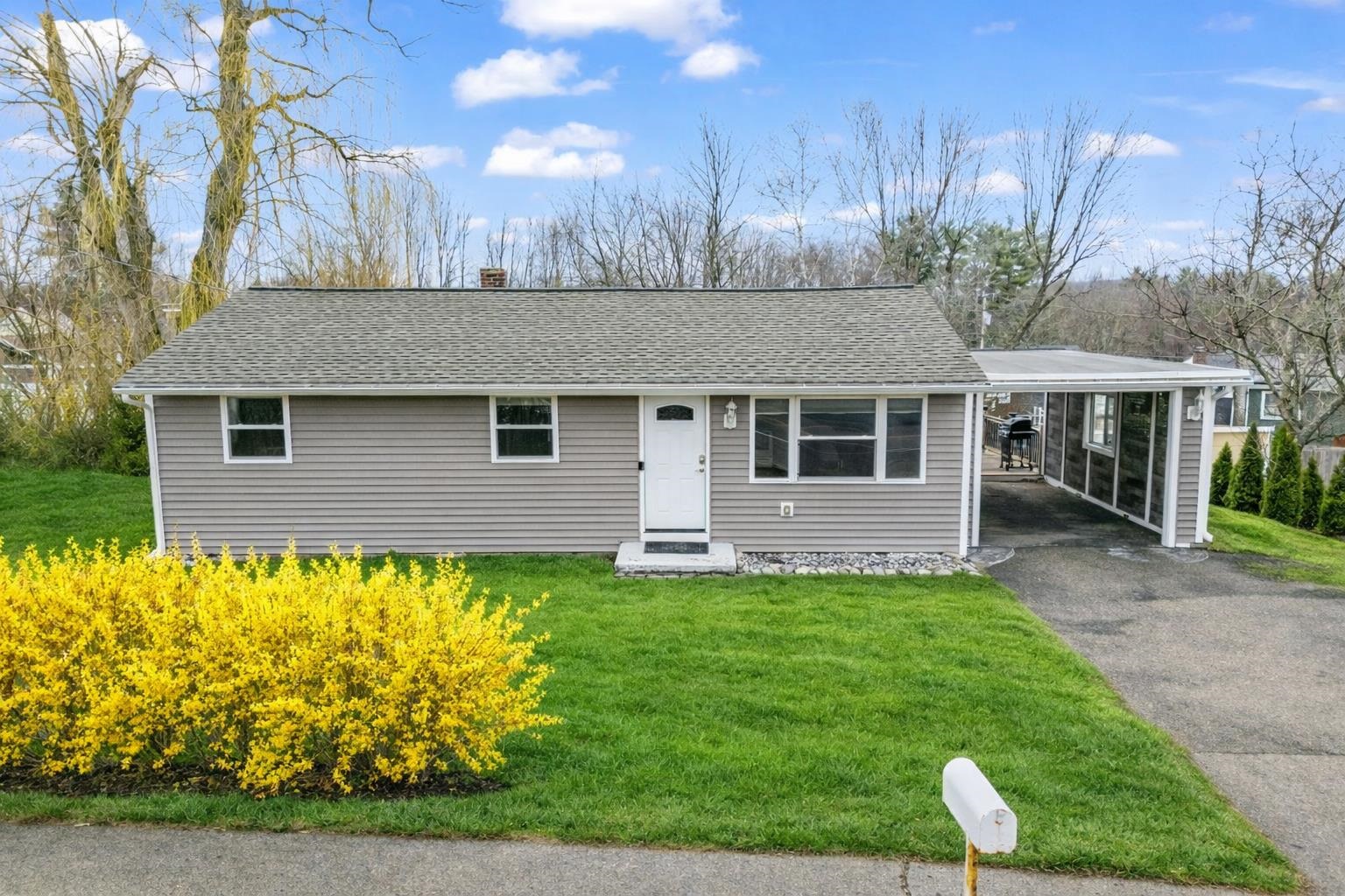 370 Huse Road Manchester, NH 03103 - Photo 1 of 31 Gallery Image 1