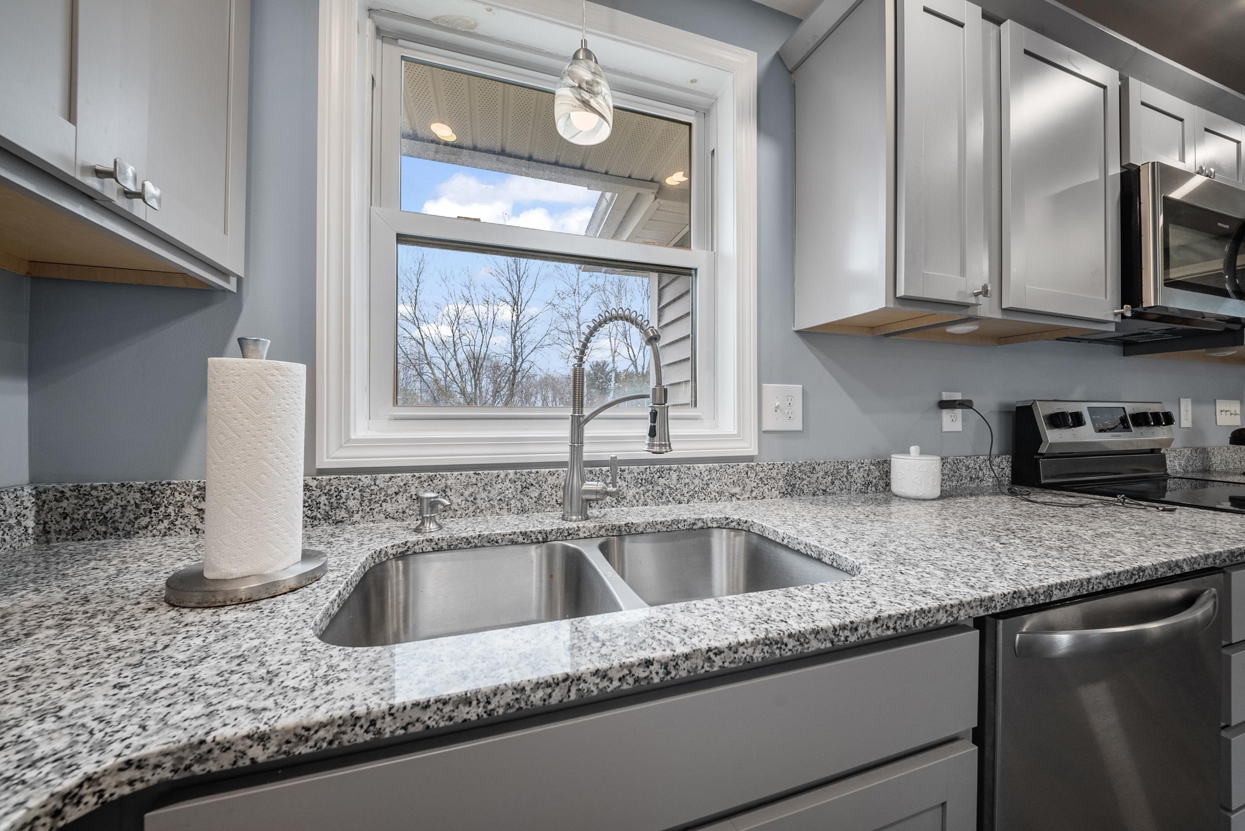 370 Huse Road Manchester, NH 03103 - Photo 10 of 31 Gallery Image 10