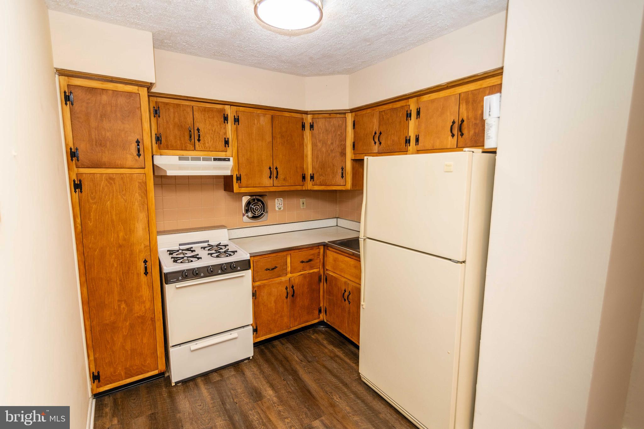 9 North Jeffrey Road Aldan, PA 19018 - Photo 26 of 36 First Floor Unit Kitchen
