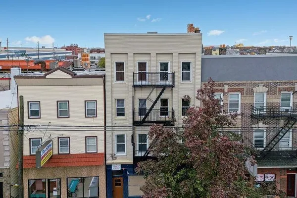 $2,100 | 743 Harrison Avenue, Unit 5, Harrison, NJ 07029
