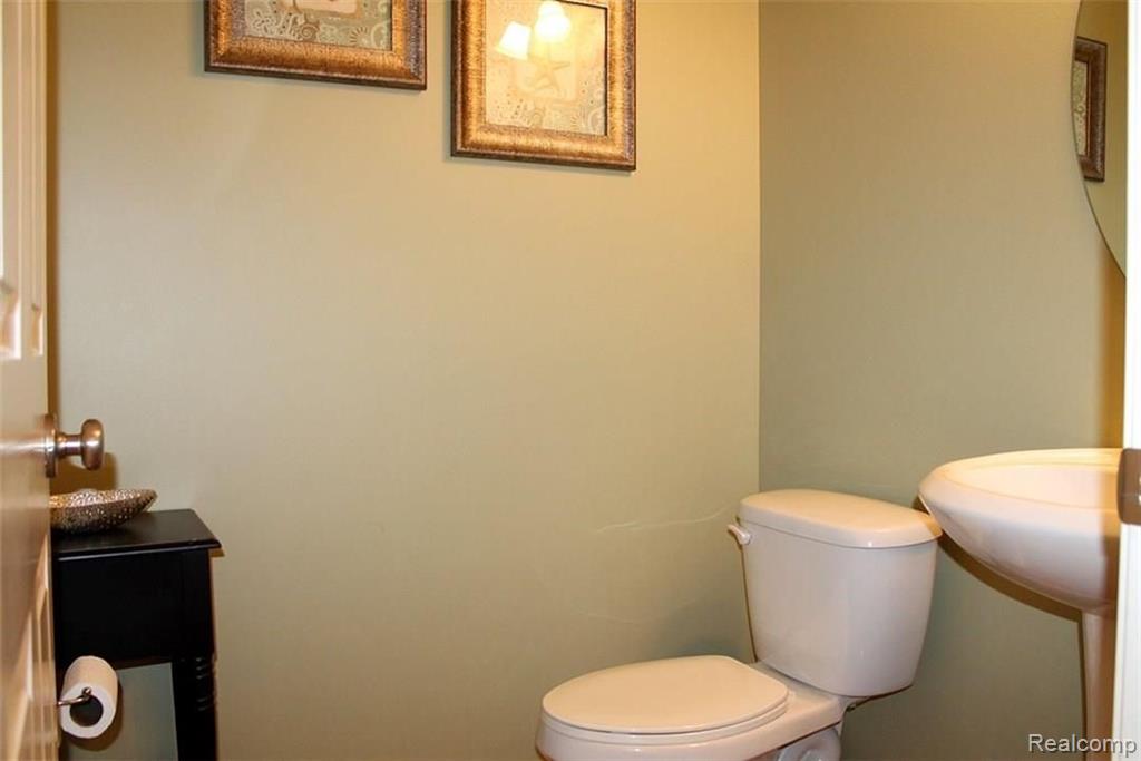 3511 Hogan Circle Rochester Hills, MI 48307 - Photo 15 of 43