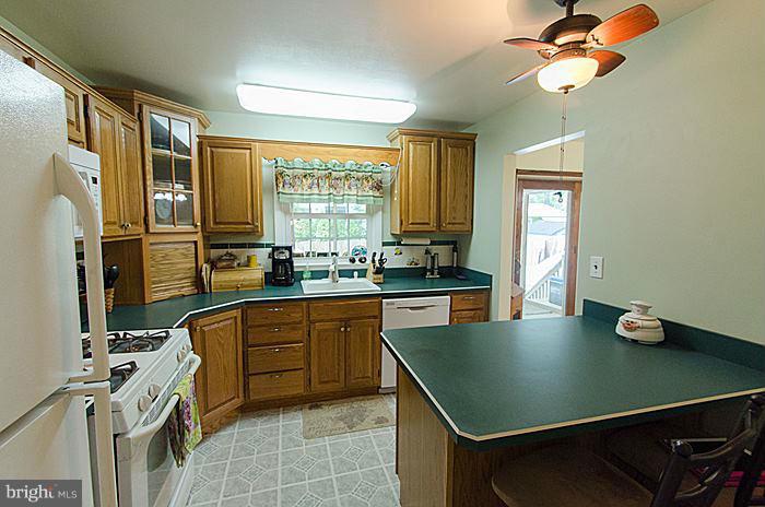 528 Manor Road Severna Park, MD 21146 - Photo 5 of 20 Kitchen