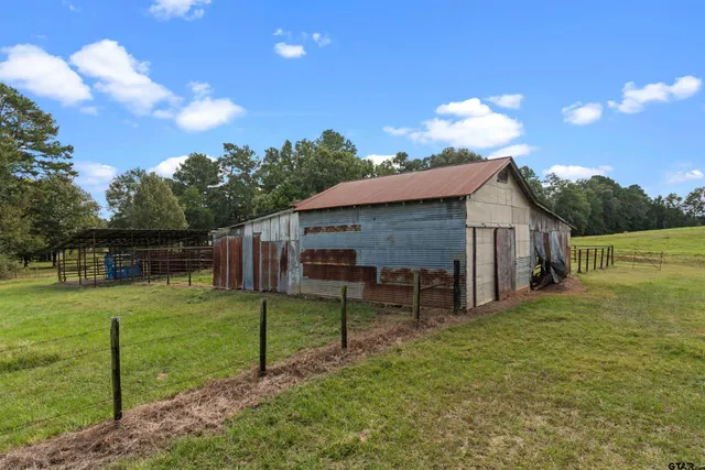 a view of a house with backyard and a tree