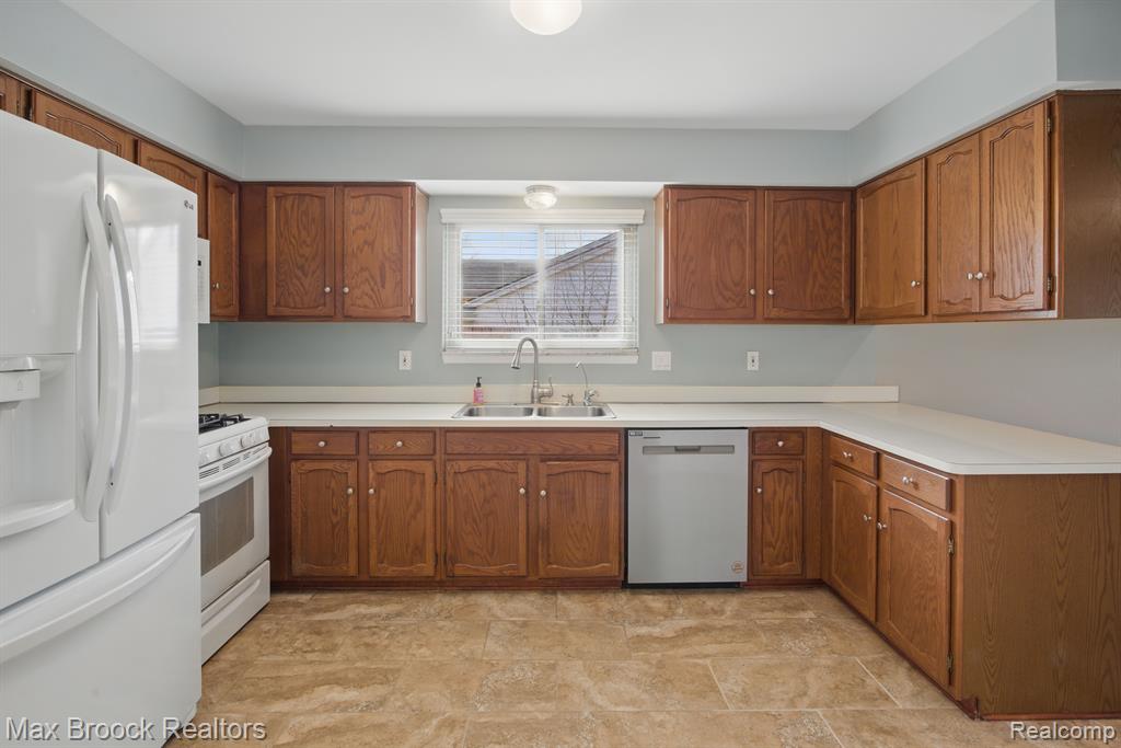 2232 Warrington Road Rochester Hills, MI 48307 - Photo 8 of 51