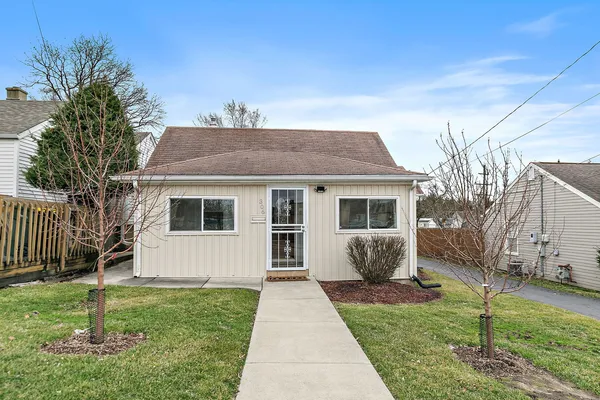 a view of a house with a yard