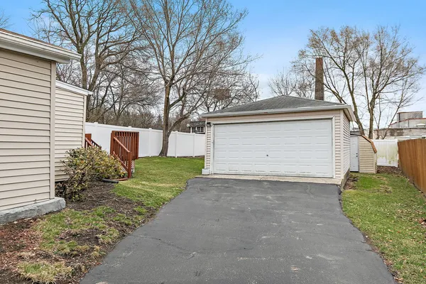 $285,000 | 306 Johnson Street, East Dundee, IL 60118