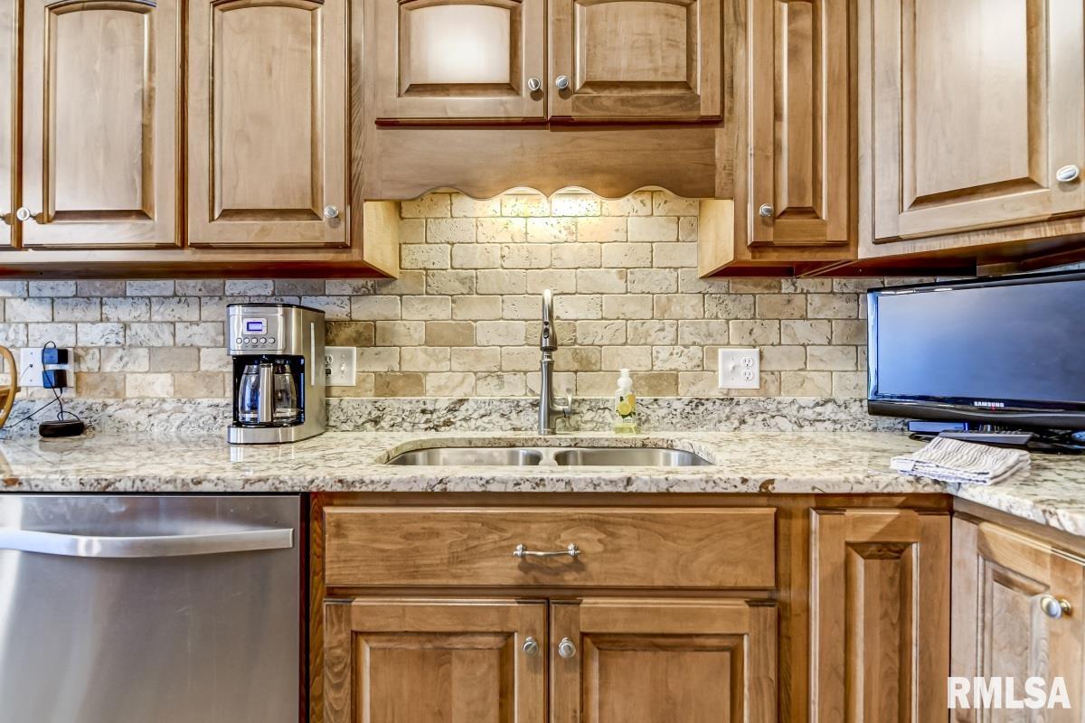 4827 Chestnut Drive Springfield, IL 62711 - Photo 13 of 41