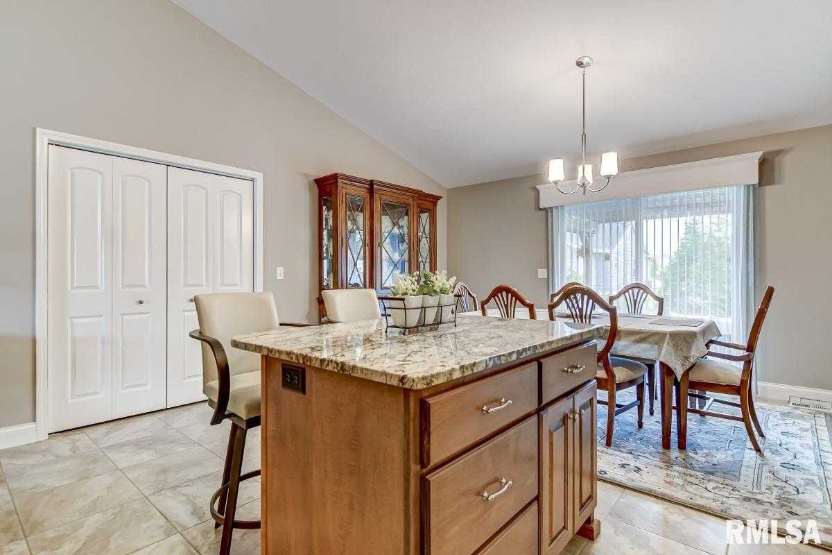 4827 Chestnut Drive Springfield, IL 62711 - Photo 14 of 41