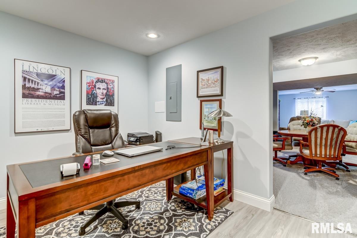 4827 Chestnut Drive Springfield, IL 62711 - Photo 28 of 41