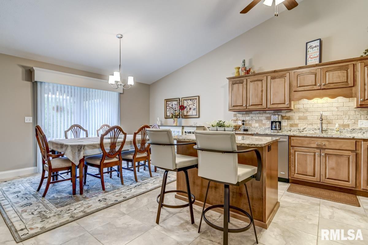 4827 Chestnut Drive Springfield, IL 62711 - Photo 10 of 41