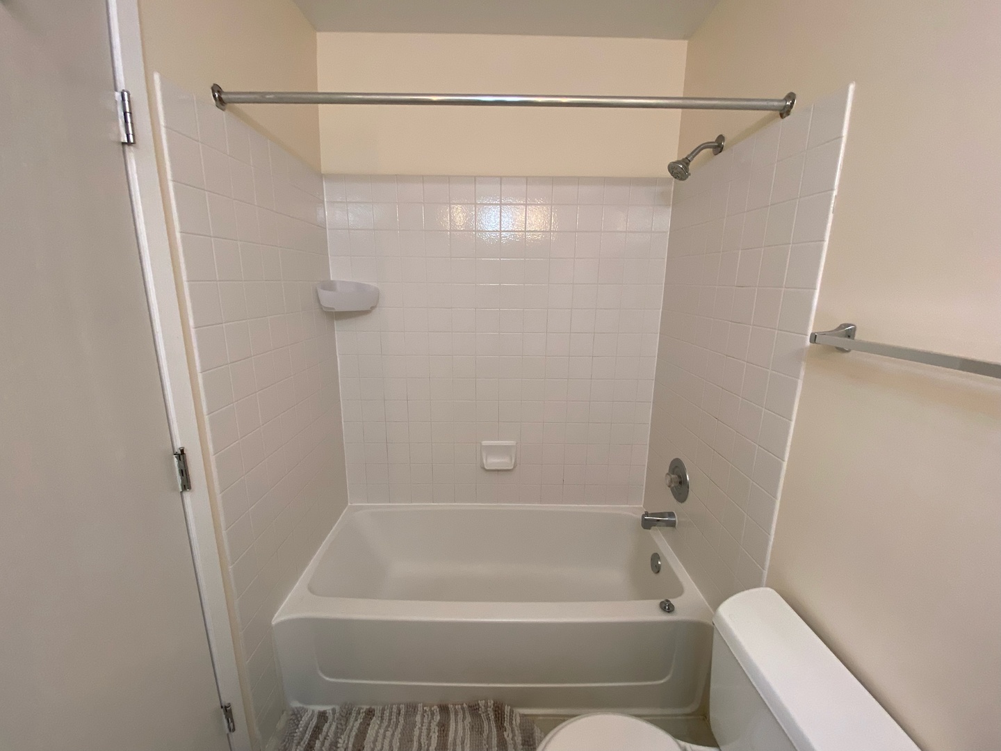 3265 Kirchoff Road, Unit 215 Rolling Meadows, IL 60008 - Photo 10 of 11