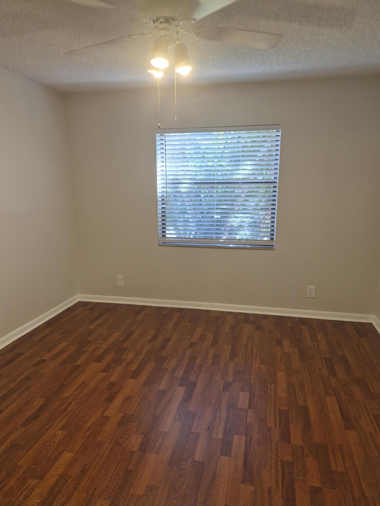 394 Springdale Circle Palm Springs, FL 33461 - Photo 12 of 28 20260223_111843