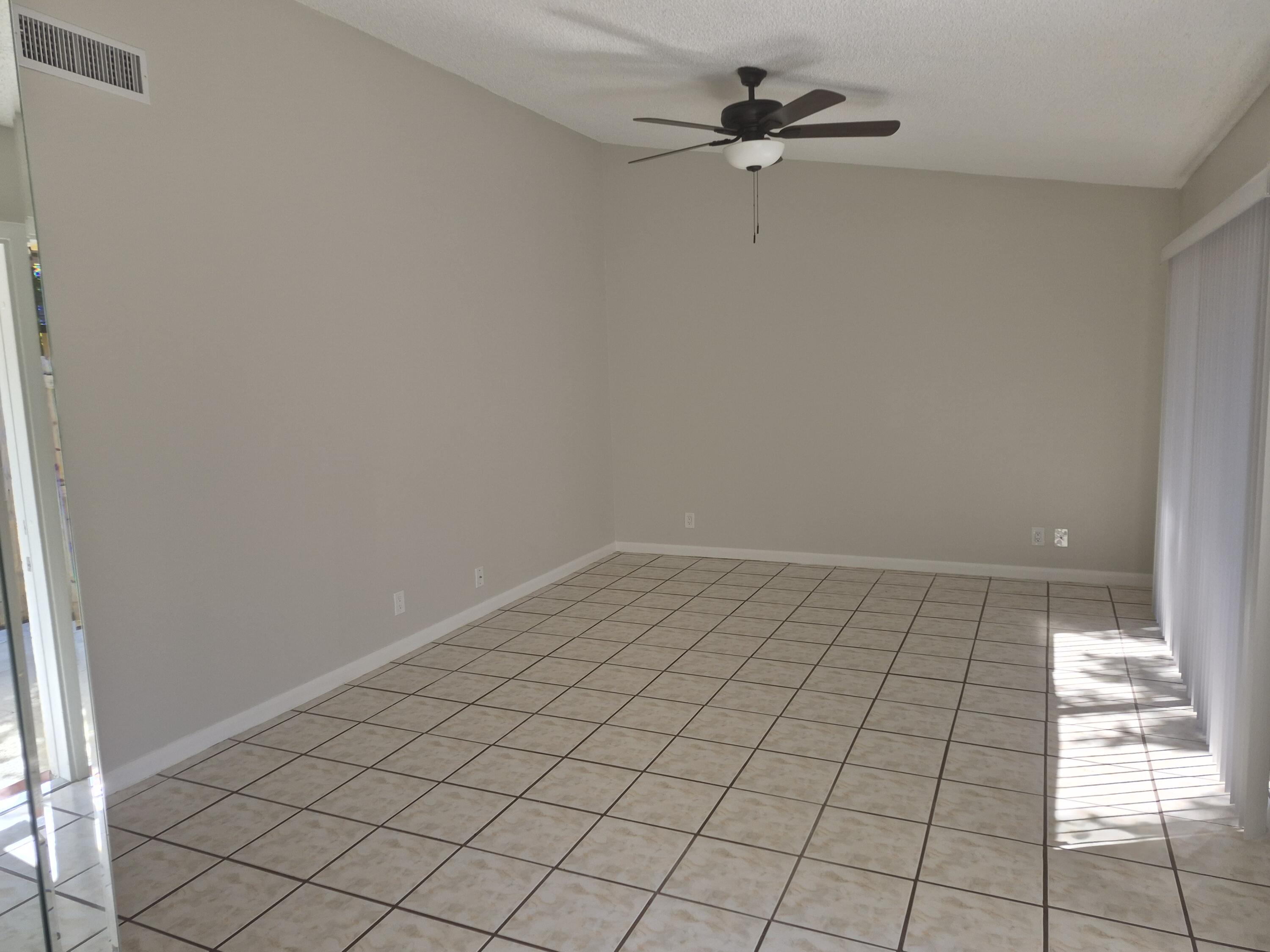 394 Springdale Circle Palm Springs, FL 33461 - Photo 9 of 28 20260223_111733