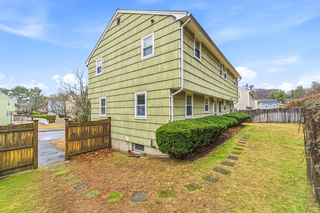 20 Charles Road, Unit 20 Winchester, MA 01890 - Photo 18 of 22