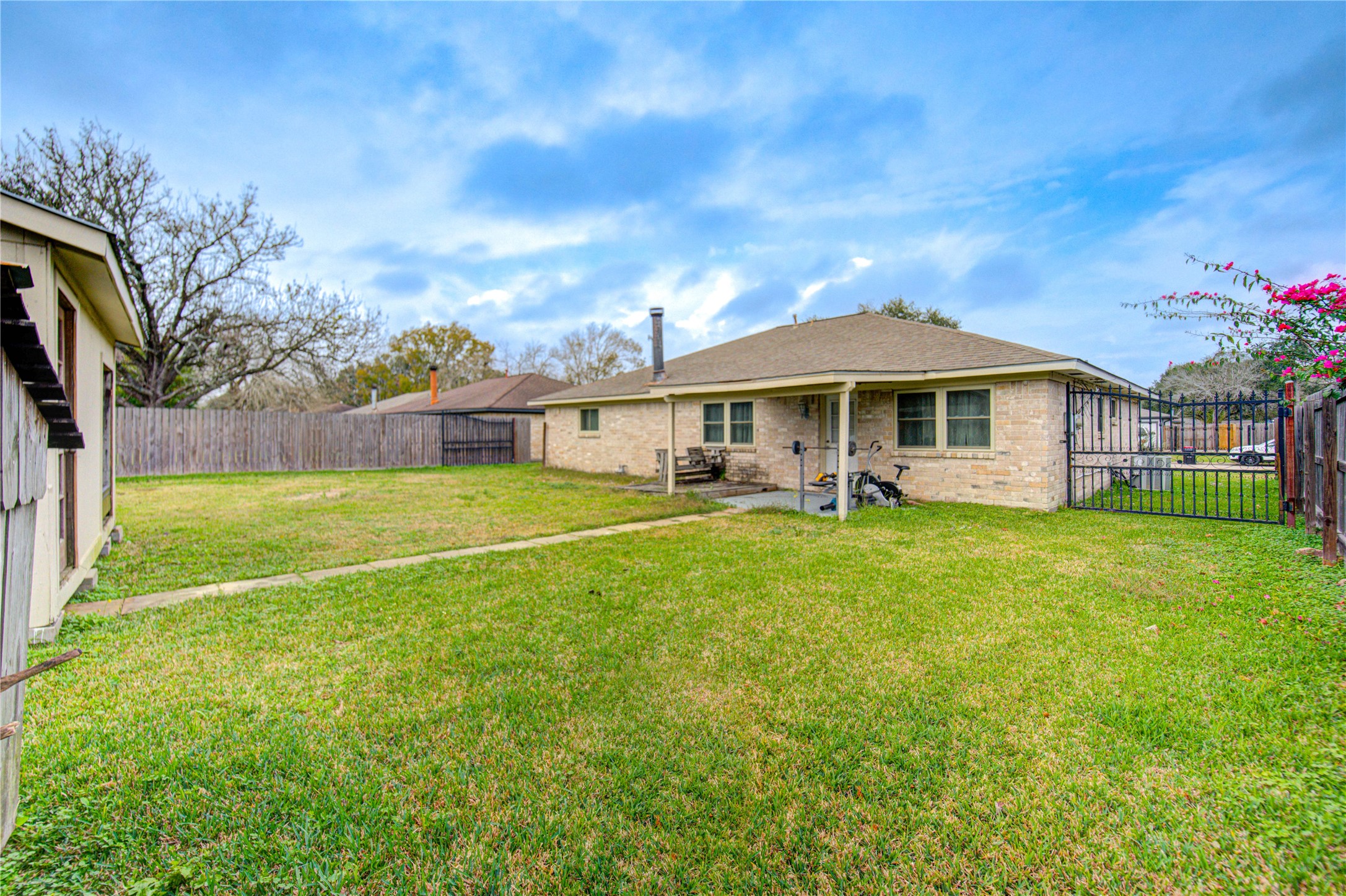 1403 Packsaddle Lane Baytown, TX 77521 - Photo 17 of 19